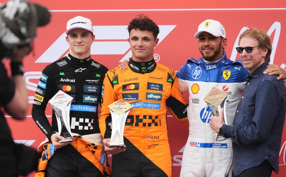 Imagem ilustrativa da imagem Norris leva a melhor em corrida sprint marcada pela chuva e acidentes