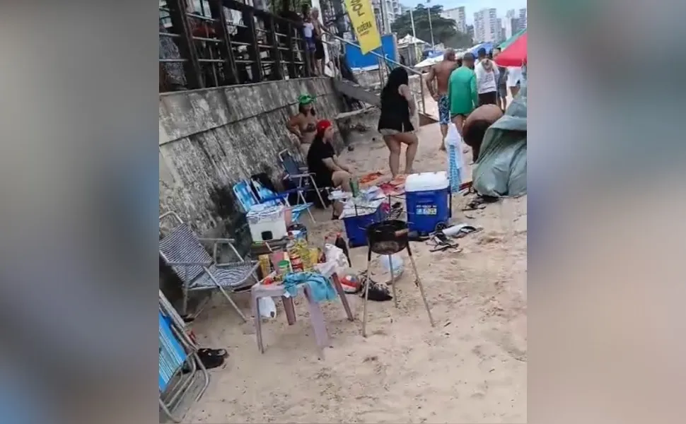 Imagem ilustrativa da imagem Pai e filho ficam feridos ao tentarem acender churrasqueira em praia de Guarapari