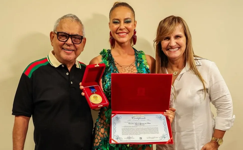 Imagem ilustrativa da imagem Paolla Oliveira ganha medalha em ensaio final da Grande Rio