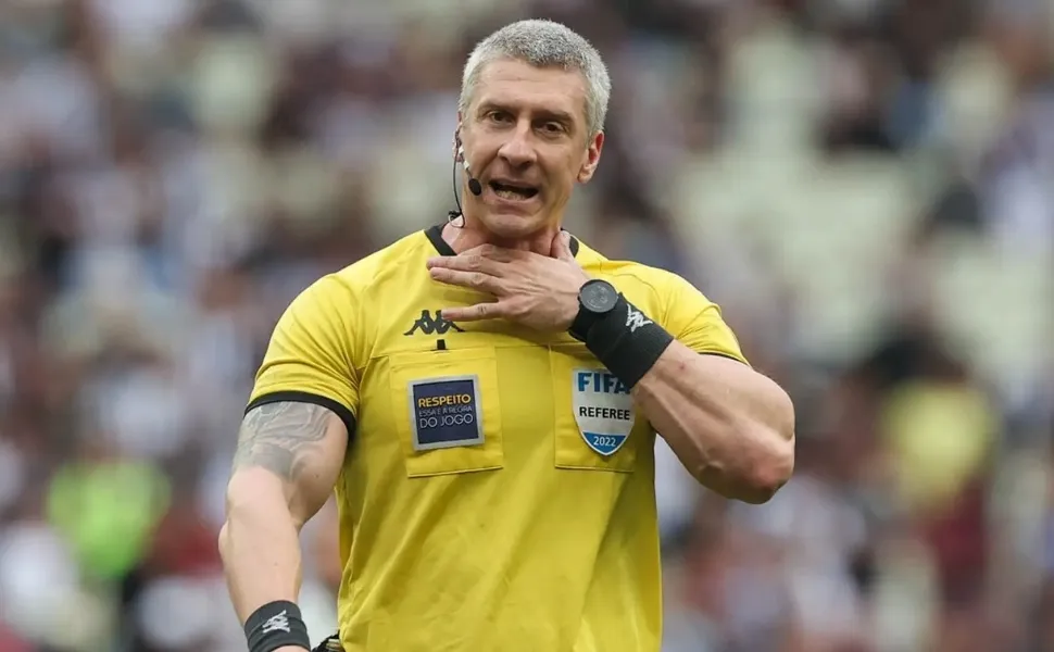 Imagem ilustrativa da imagem Por que maioria dos árbitros de futebol não têm tatuagens e não usam barba?