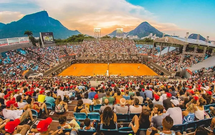 Imagem ilustrativa da imagem Torcedor de 13 anos ganha toalha de Marcelo Melo, leva chute e sofre roubo no Rio Open