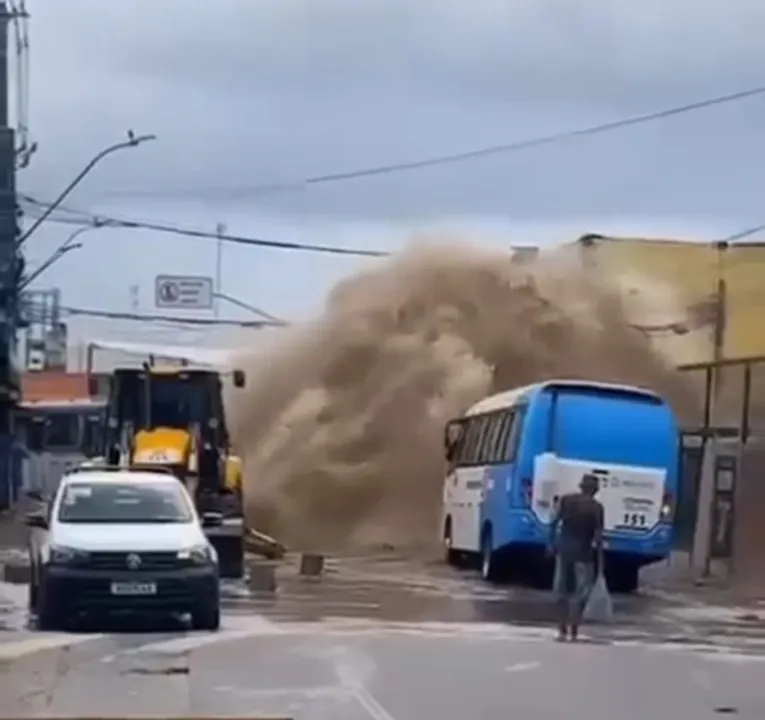 Imagem ilustrativa da imagem Três bairros da Zona Norte do Recife sem água por conta de vazamento em adutora