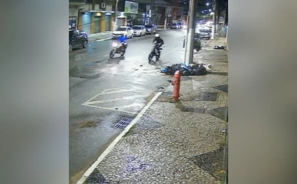 Imagem ilustrativa da imagem VÍDEO | Entregador tem bicicleta elétrica roubada por assaltantes em Vila Velha