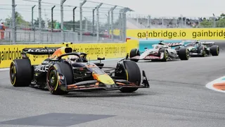Imagem ilustrativa da imagem Verstappen crava pole ao desbancar McLaren, e Bortoleto brilha; veja grid