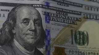 Imagem ilustrativa da imagem Dólar cai para R$ 5,80 após Trump falar em acordo com a China