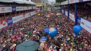 Imagem ilustrativa da imagem Galo da Madrugada faz desfile emocionante no sábado de Carnaval