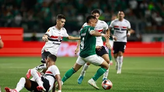 Imagem ilustrativa da imagem Oscar vai virar volante? Atletas e treinadores elogiam posicionamento do jogador do São Paulo