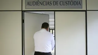 Imagem ilustrativa da imagem Quatro em cada dez presos em flagrante é solto em audiência de custódia