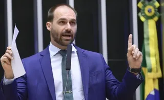 Imagem ilustrativa da imagem Eduardo intensifica campanha contra STF e apoia Flávio como opção a Jair Bolsonaro