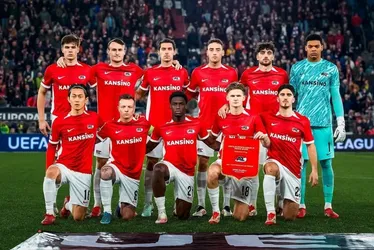 Imagem ilustrativa da imagem AZ vence o Tottenham na partida de ida das oitavas da Liga Europa