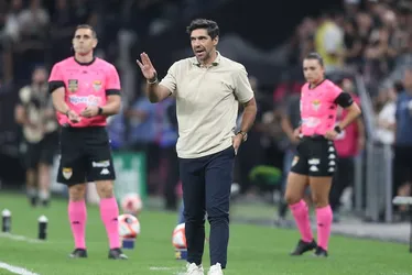 Imagem ilustrativa da imagem Abel parabeniza Corinthians três vezes em entrevista relâmpago