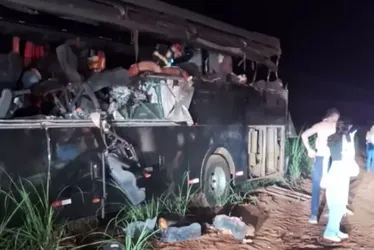 Imagem ilustrativa da imagem Acidente com ônibus universitário deixa ao menos 12 mortos no interior de SP
