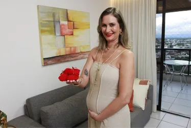 Imagem ilustrativa da imagem Advogada realiza sonho: “O amor da minha vida me presenteou mesmo após a morte”