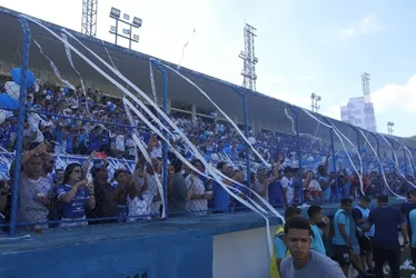 Imagem ilustrativa da imagem Alambrado do Vitória: tradição da torcida alvianil que faz a diferença no campo