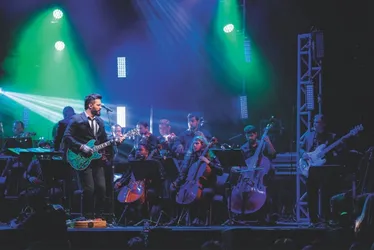 Imagem ilustrativa da imagem Antes de desembarcar em SP, musical “Ready to Rock” faz apresentação em Vitória