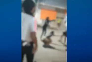Imagem ilustrativa da imagem Após briga entre mães, mulher acaba esfaqueada na porta de escola