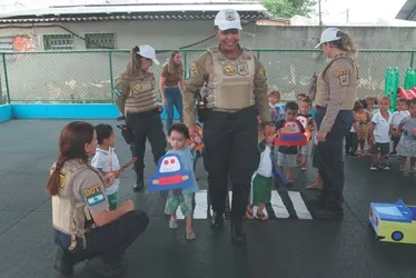 Imagem ilustrativa da imagem Aula de trânsito para crianças em escolas da Serra