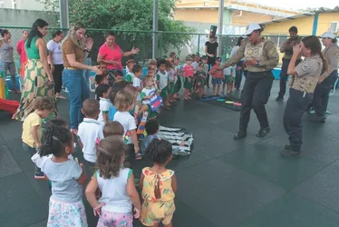 Imagem ilustrativa da imagem Aula de trânsito para crianças em escolas da Serra