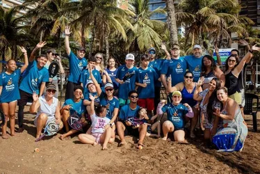 Imagem ilustrativa da imagem Aulas gratuitas de beach tennis na Praia de Camburi: veja como se inscrever