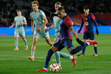 Imagem ilustrativa da imagem Barcelona e Atlético empatam em gigante semifinal da Copa do Rei com oito gols