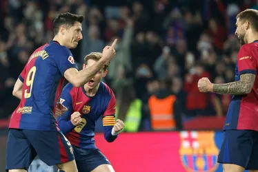 Imagem ilustrativa da imagem Barcelona supera o Rayo em dia de arbitragem polêmica e volta ao topo do Espanhol