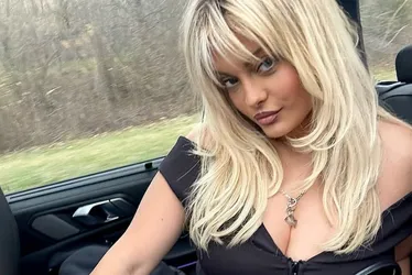 Imagem ilustrativa da imagem Bebe Rexha rebate críticas sobre seu corpo e revela que sofreu aborto espontâneo