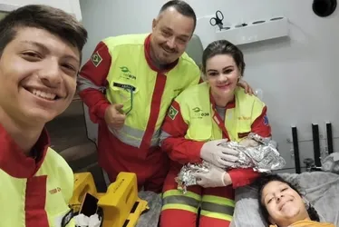 Imagem ilustrativa da imagem Bebê nasce dentro de ambulância na BR-101 no Norte do ES: 'Foi tudo muito rápido'