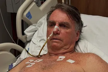 Imagem ilustrativa da imagem Bolsonaro dá entrevista do hospital e volta a criticar ação sobre golpe de Estado