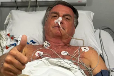 Imagem ilustrativa da imagem Bolsonaro fala do estado de saúde nas redes sociais e PT fustiga: "viva o SUS"