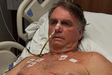 Imagem ilustrativa da imagem Bolsonaro tem piora clínica e em exames, diz boletim médico