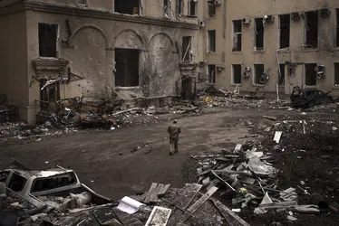 Imagem ilustrativa da imagem Bombardeio russo devastador mata 14 na região de Donetsk