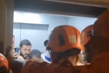 Imagem ilustrativa da imagem Bombeiros resgatam 11 pessoas presas em elevador no Sambódromo do Rio