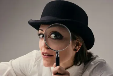 Imagem ilustrativa da imagem Bora pesquisar os antecedentes criminais desse Boy? Banco Vermelho lança desafio