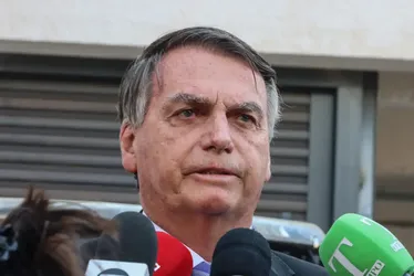 Imagem ilustrativa da imagem Bolsonaro é preso preventivamente pela Polícia Federal em operação neste sábado