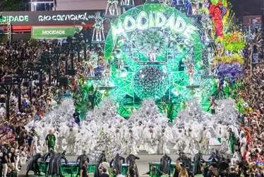 Imagem ilustrativa da imagem Carnaval do RJ: Mocidade abre terceira noite com enredo retrô-futurista