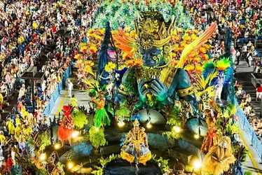 Imagem ilustrativa da imagem Carnaval do RJ: Unidos da Tijuca faz desfile luxuoso, mas deve perder pontos