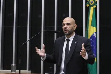 Imagem ilustrativa da imagem Carro de deputado federal é alvejado no Rio de Janeiro