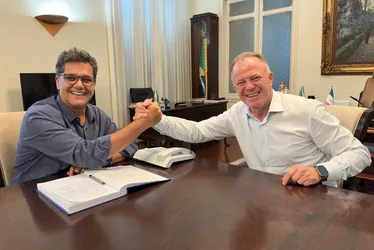 Imagem ilustrativa da imagem Casagrande sai de férias e Ricardo Ferraço assume o governo do ES