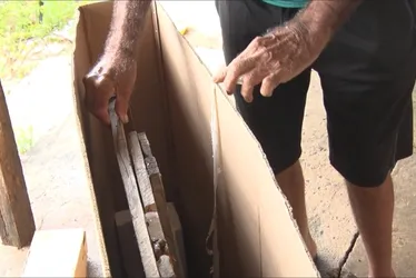 Imagem ilustrativa da imagem Casal de idosos compra TV de 60 polegadas e recebe pallet de madeira no lugar