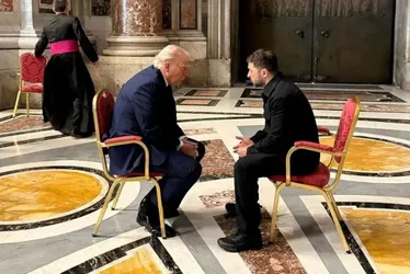 Imagem ilustrativa da imagem Cerca de 400 mil pessoas participam do funeral do papa Francisco em Roma
