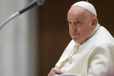 Imagem ilustrativa da imagem Com pneumonia bilateral, Papa Francisco passou “noite tranquila”, diz Vaticano