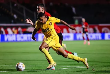 Imagem ilustrativa da imagem Com time misto, Sport joga mal e perde para o Vitória-BA por 1x0 no Barradão