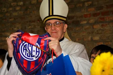 Imagem ilustrativa da imagem San Lorenzo faz homenagem comovente ao papa Francisco; veja vídeo