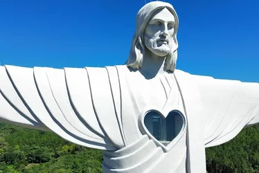 Imagem ilustrativa da imagem Como é a estátua de Encantado que tem altura maior do que a do Cristo Redentor do Rio?