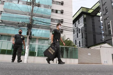 Imagem ilustrativa da imagem Concursos têm 20 mil vagas abertas e salários de até R$ 35 mil