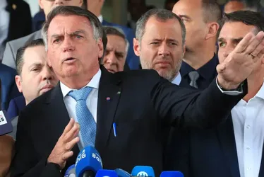 Imagem ilustrativa da imagem Golpe não tem Constituição, foi descartado logo de cara, diz Bolsonaro