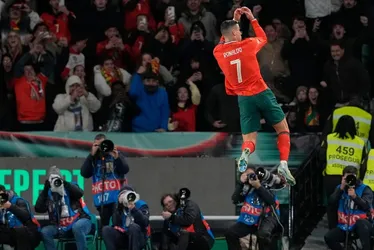 Imagem ilustrativa da imagem Cristiano Ronaldo quebra recorde por seleção e é homenageado pelo Guinness Book