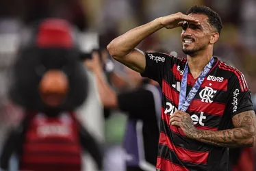 Imagem ilustrativa da imagem Danilo está fora das estreias do Fla no Brasileiro e na Libertadores