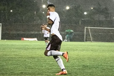Imagem ilustrativa da imagem Desportiva goleia o Vila e encaminha vaga na semifinal