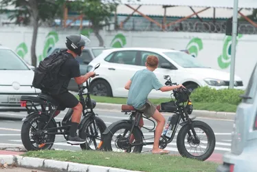 Imagem ilustrativa da imagem Detran alerta para riscos de bicicletas elétricas na saída de escolas
